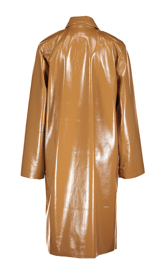 Camel kleurige mantel in lakleder Gianni Nathalie Vleeschouwer 