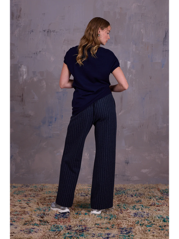 Blauwe top met korte mouwen en asymmetrische onderkant Gigi Nathalie Vleeschouwer