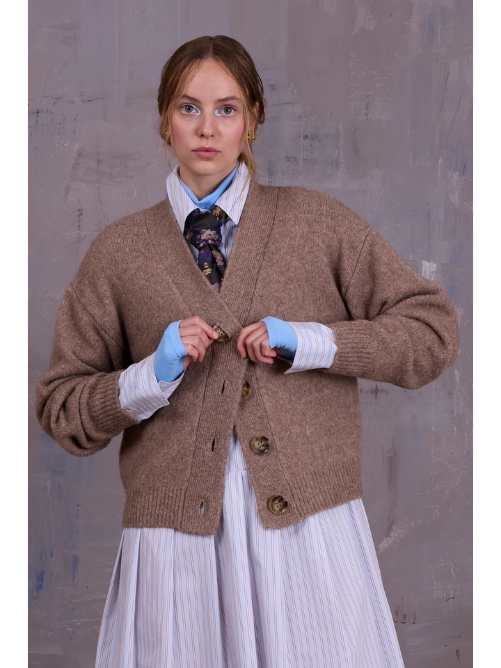 Camel kleurige gebreide gilet Gresa Nathalie Vleeschouwer 