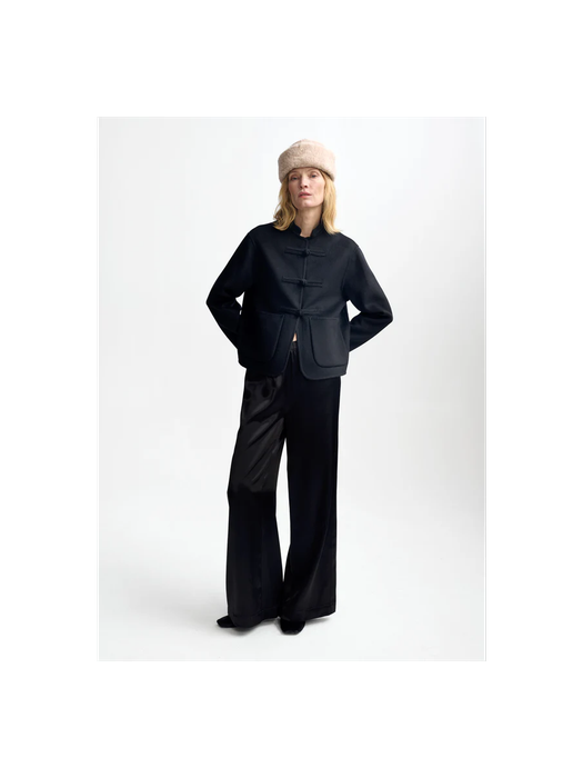 Zwarte korte jas Phoebe Christian Aks