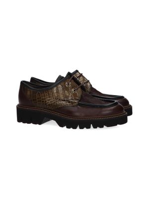 Donkerbruine lage veterschoenen met bronskleurig detail in crocco Pertini