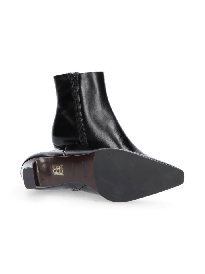 Zwarte korte enkellaars met hak Zinda