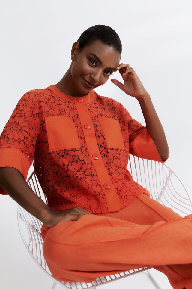 Rode doorzichtige bloes in broderie Leo Her 