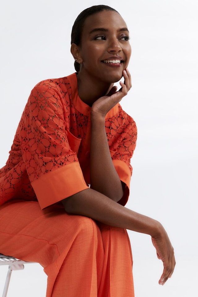 Rode doorzichtige bloes in broderie Leo Her 