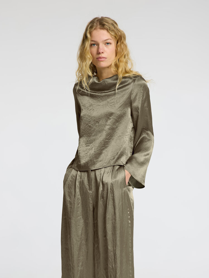 Groene glanzende bloes in kreukstof Selected 