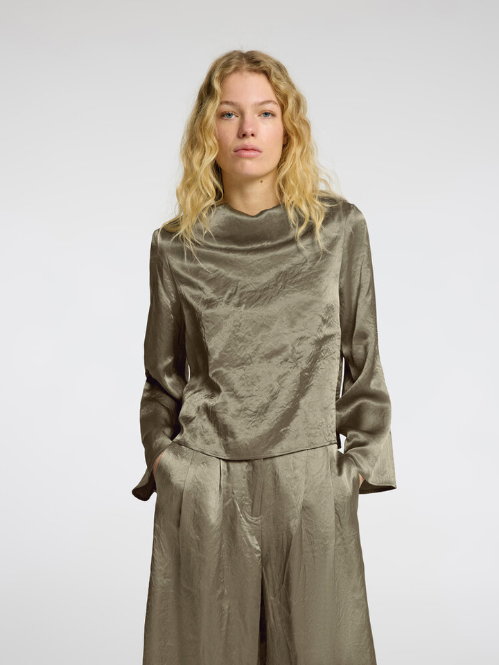 Groene glanzende bloes in kreukstof Selected 