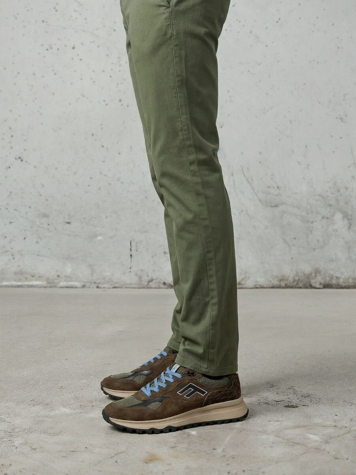 Bruinkleurige lage sneakers met lichtblauwe veters Gripper Floris Van Bommel