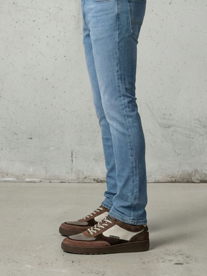 Bruinkleurige lage sneakers met wit detail Floris Van Bommel