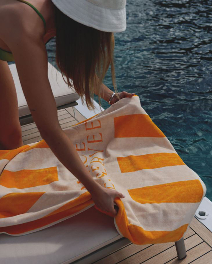 Gold katoenen beach towel Classic Place Reservee