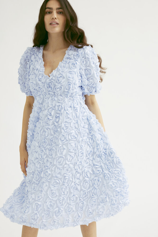 Lichtblauwe jurk met V-hals en korte mouwen Yasrosiva Y.A.S