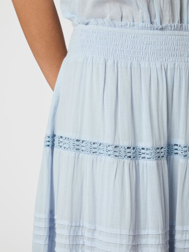 Licht blauwe rok met broderie en elastiek Felicia Neo Noir 