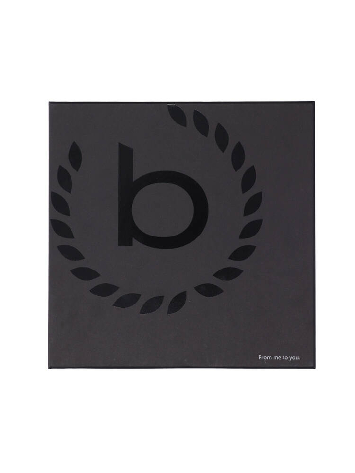 Donkerblauwe en lichtblauwe muts met bijpassende sjaal Bugatti