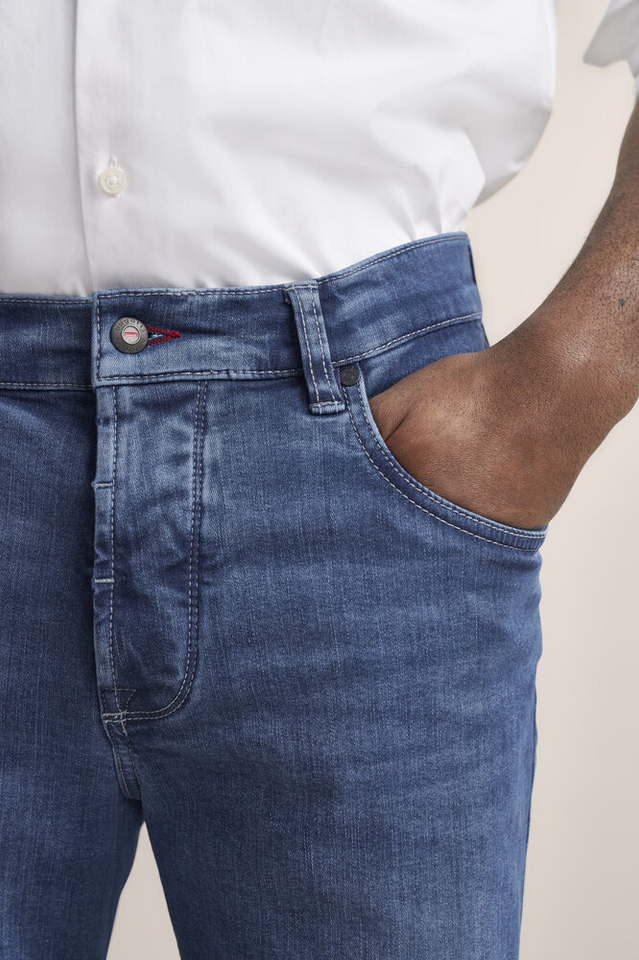 Lichtblauwe jeans Bugatti 