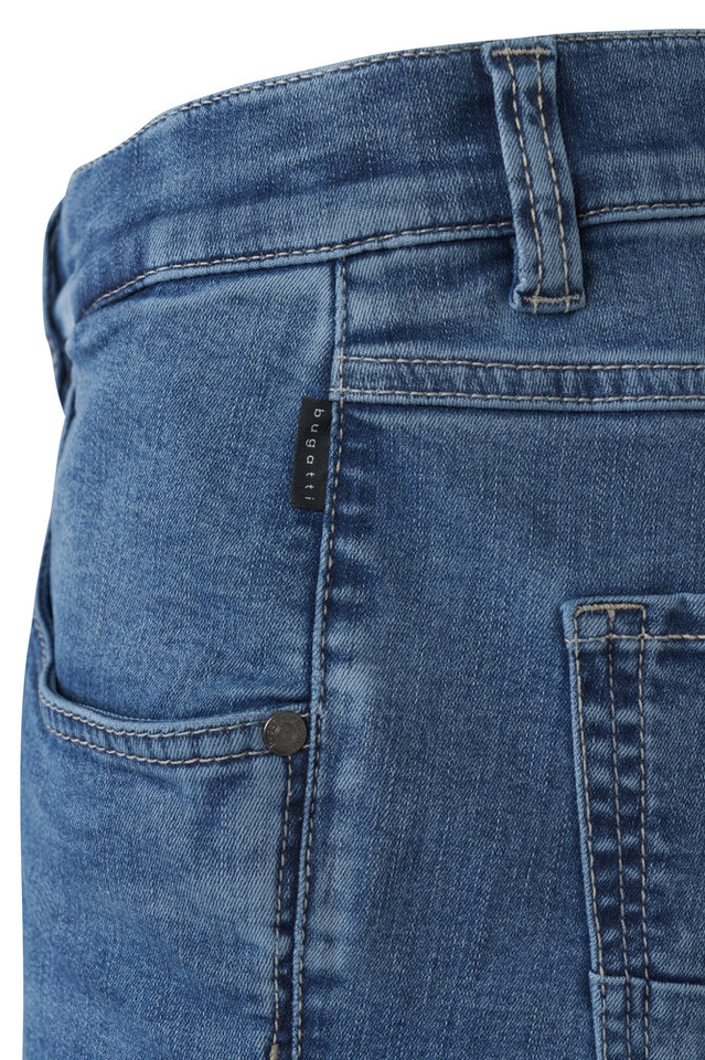 Lichtblauwe jeans Bugatti 