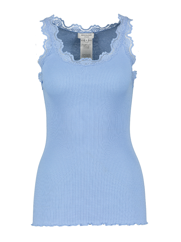 Lichtblauwe top in ribbel met kant Rosemunde 