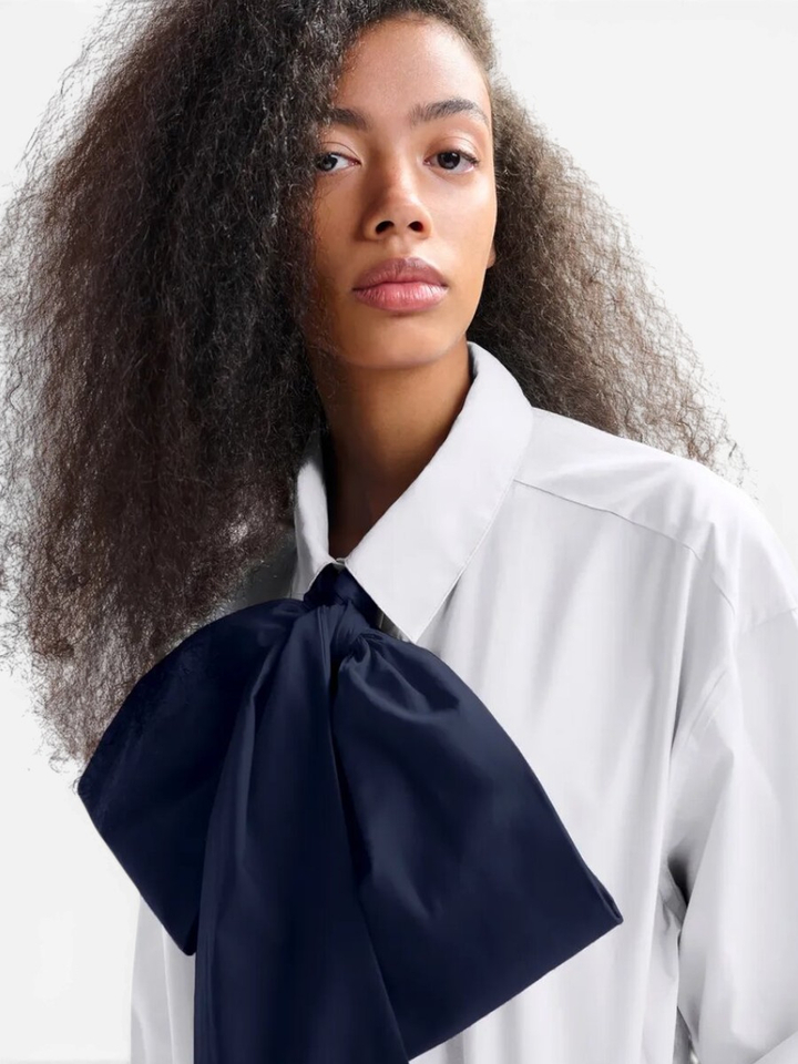 Witte blouse met zwart knoopdetail Jambers Essentiel