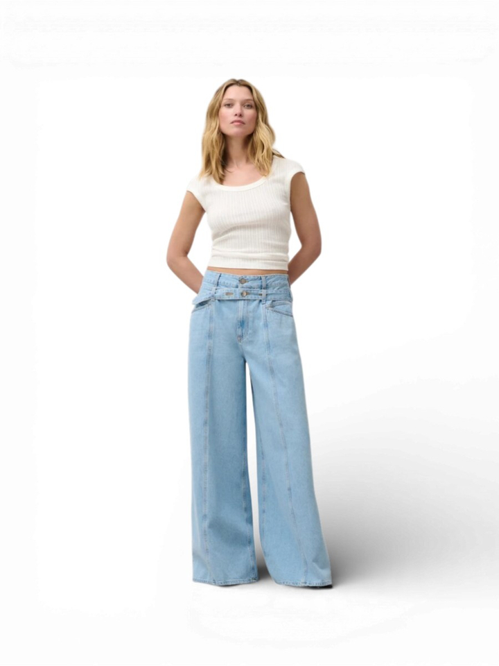 Lichtblauwe wide leg jeans met riem Closed 