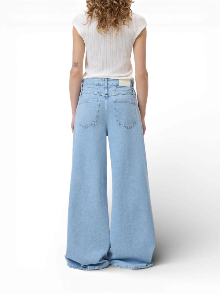 Lichtblauwe wide leg jeans met riem Closed 