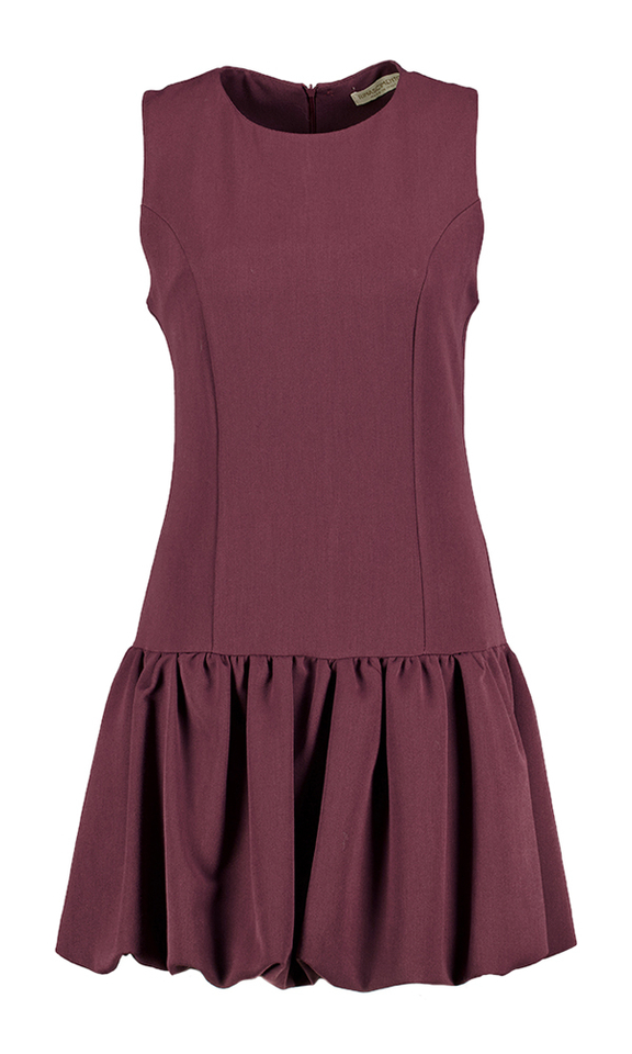 Bordeaux kleed met sierlijk detail onderaan Rinascimento