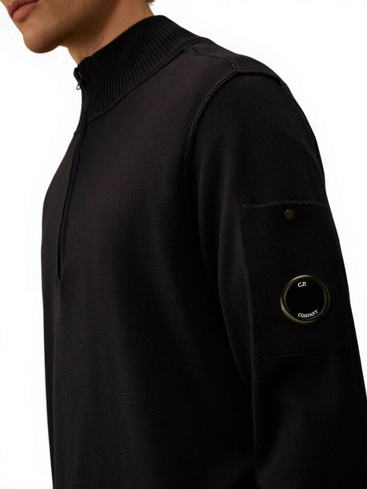 Blauwe trui met rits en zakje op mouw CP Company
