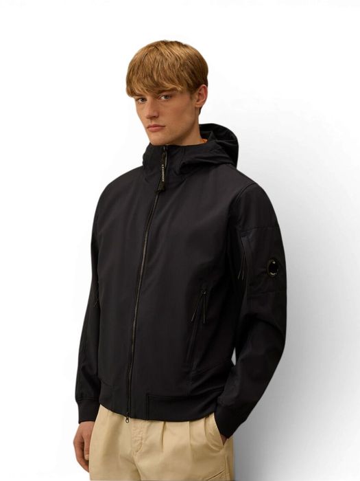 Zwarte jas met kap logo CP Company