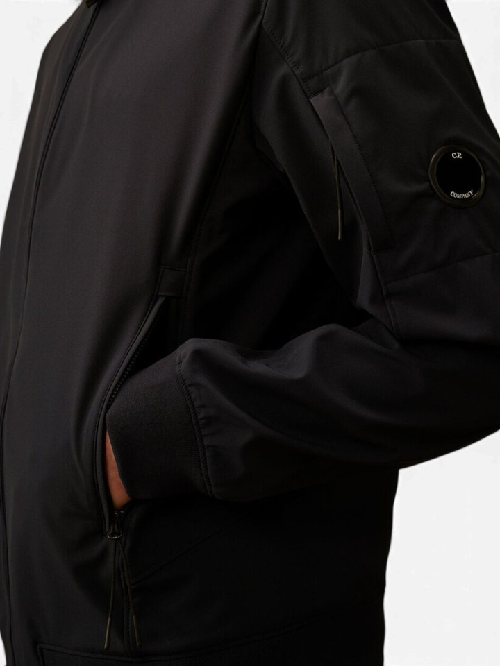 Zwarte jas met kap logo CP Company