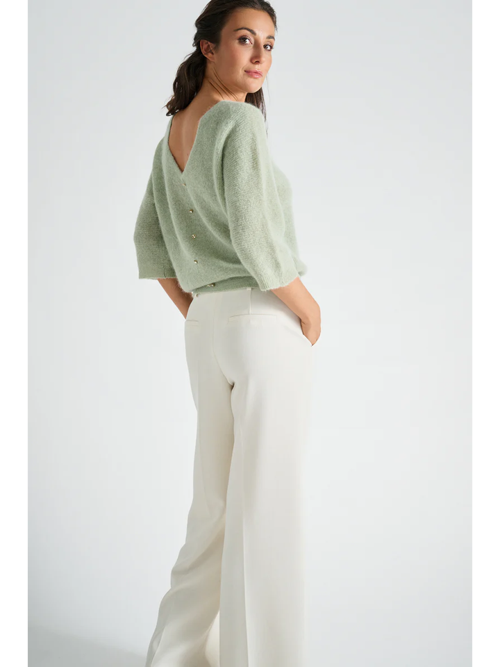 Muntgroene pull met ronde hals vooraan en V-hals achteraan Marie Mero