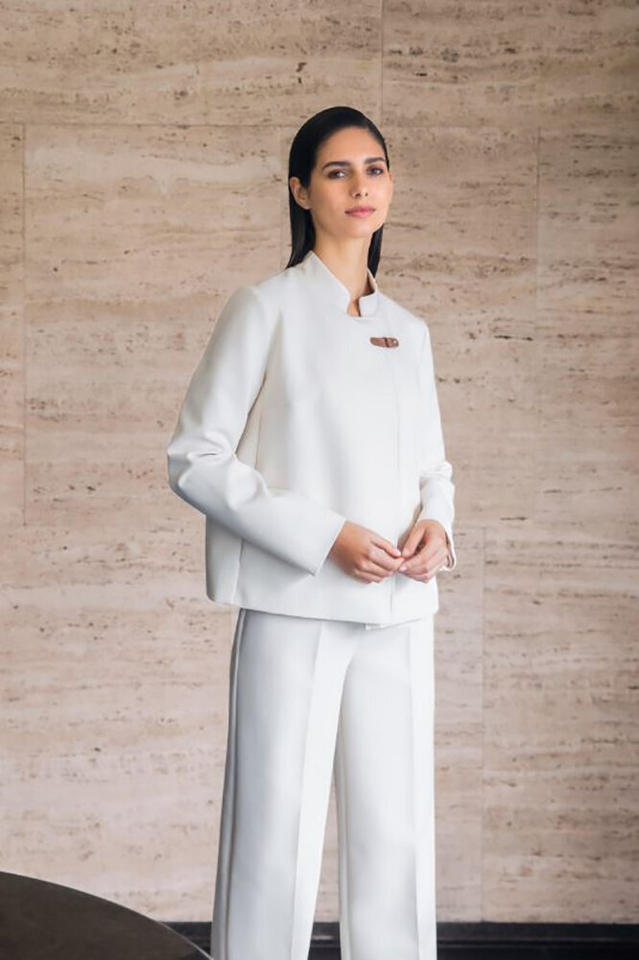 Ecru blazer met rechtopstaande kraag met bruine lederen details Cortala Furore