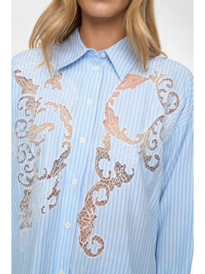 Blauwe gestreepte bloes met kant detail Nuvalerie Numph