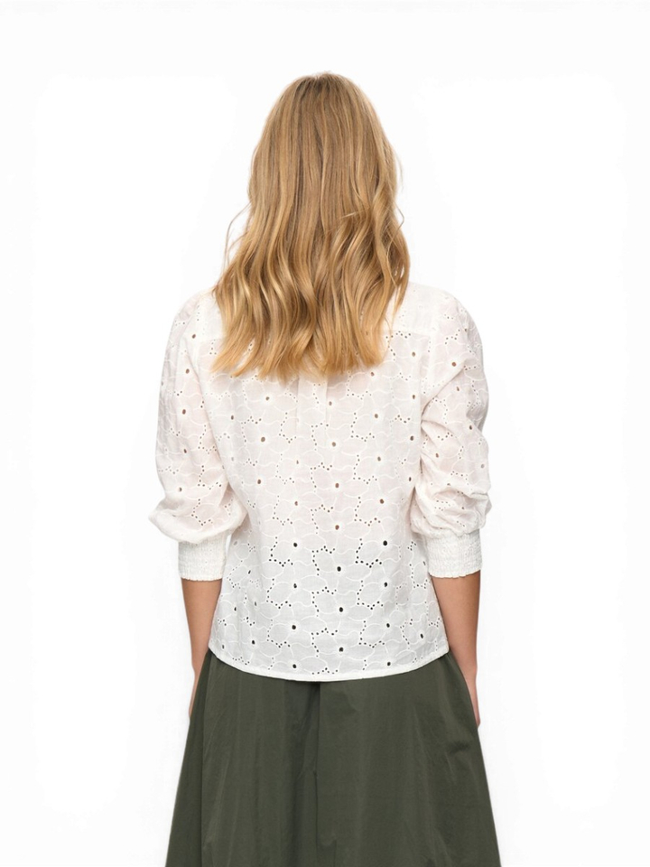 Witte bloes met broderie Nulela Numph