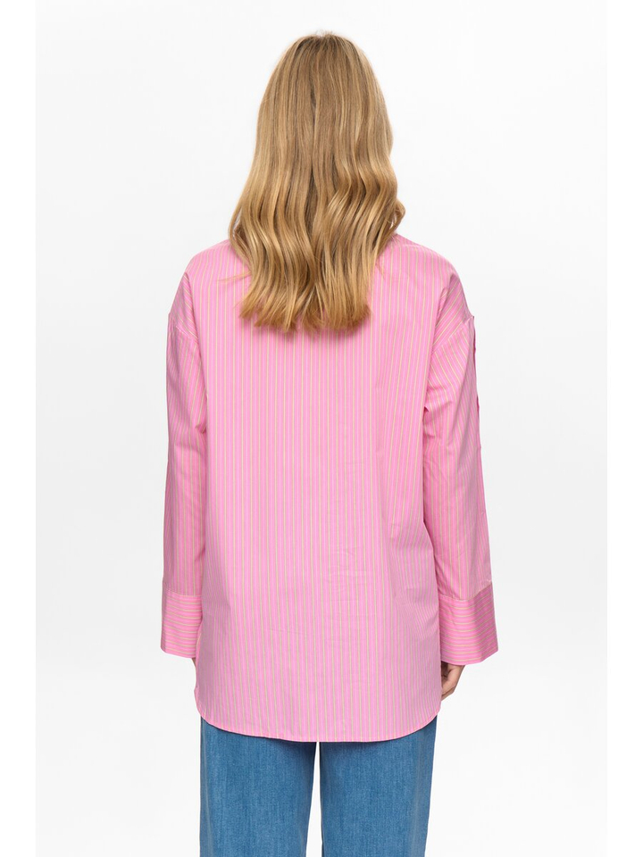 Roze gestreepte bloes met knoop detail op de mouw Nualica Numph