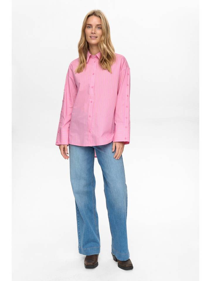 Roze gestreepte bloes met knoop detail op de mouw Nualica Numph