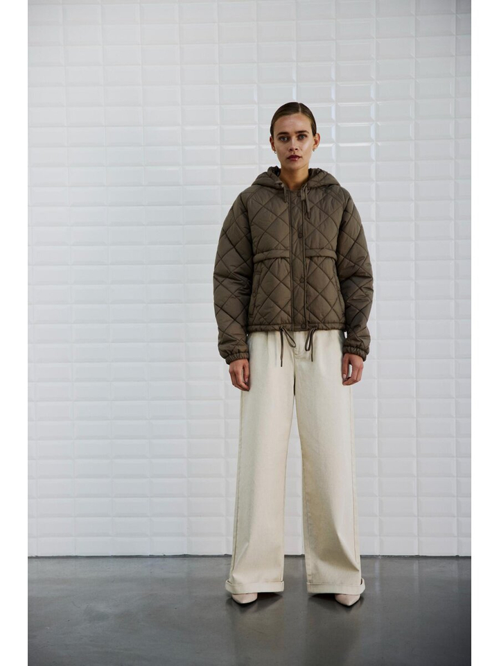 Kaki groene korte jas met kap Astrid Withblack