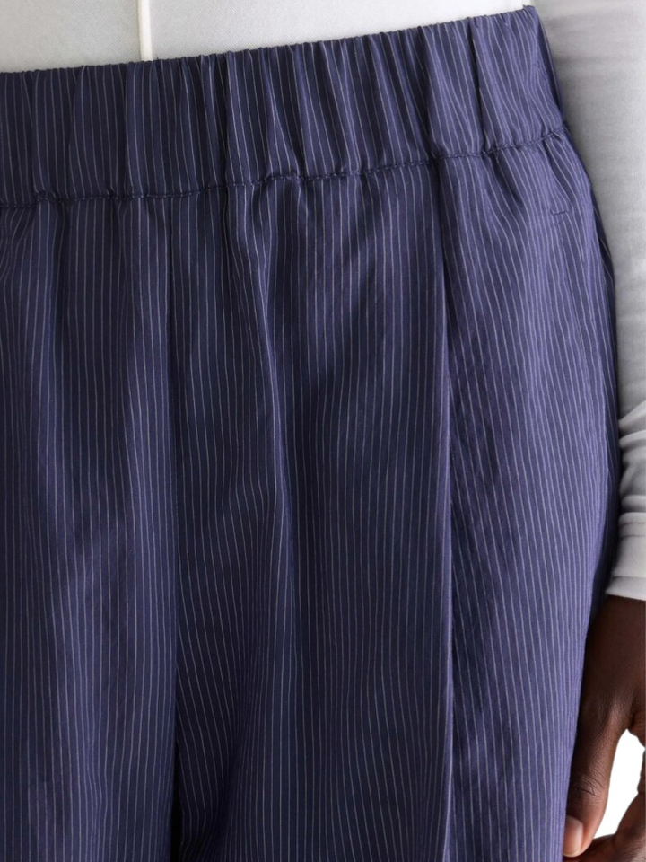 Blauwe broek met frijne krijtstreep Bellerose