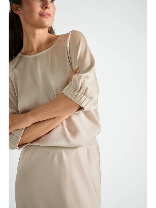 Ivoorkleurige blouse in satijnlook met driekwart mouwen Marie Mero