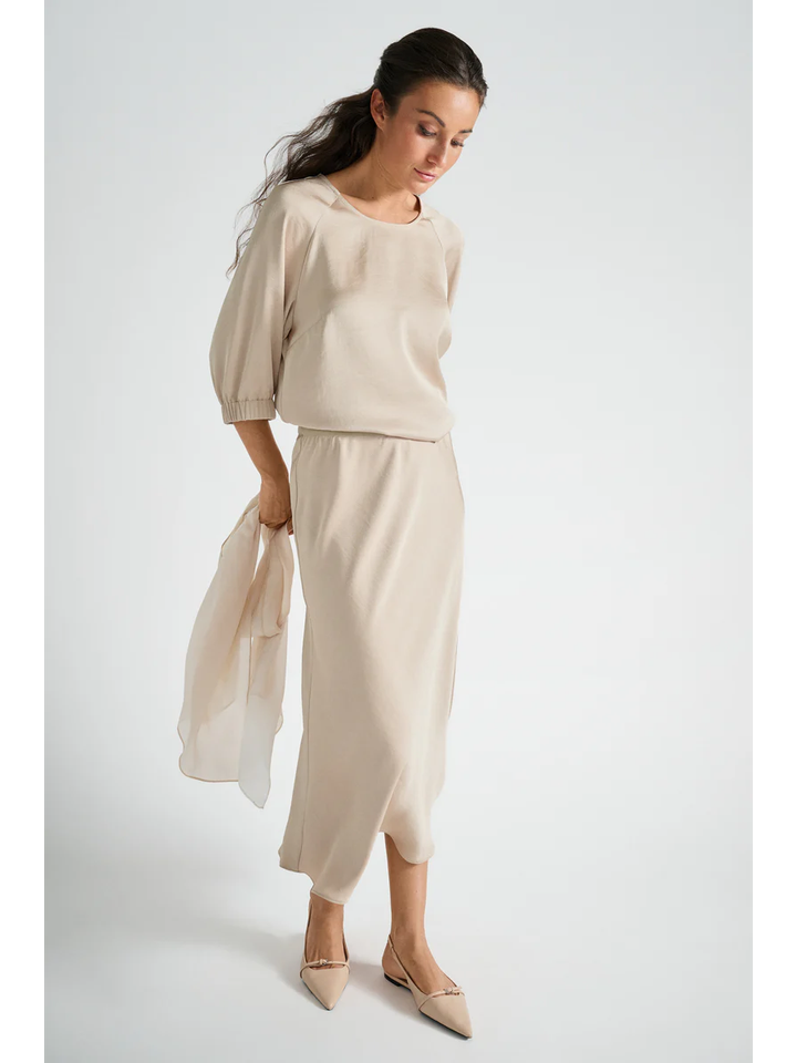 Ivoorkleurige blouse in satijnlook met driekwart mouwen Marie Mero