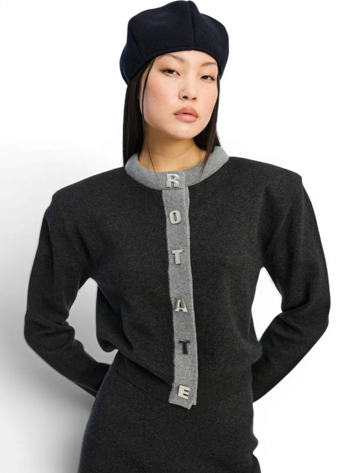 Blauwe gilet met zilveren letters Rotate