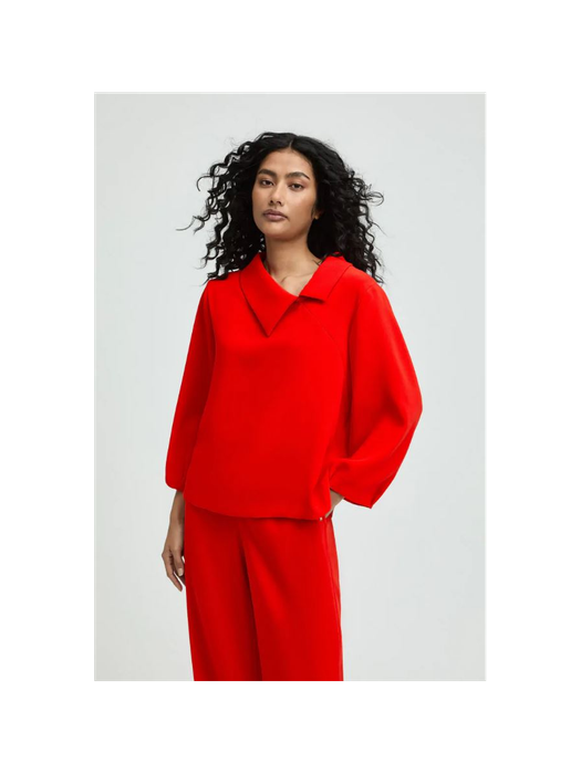 Rode blouse met asymmetrische kraag Holkje Xandres
