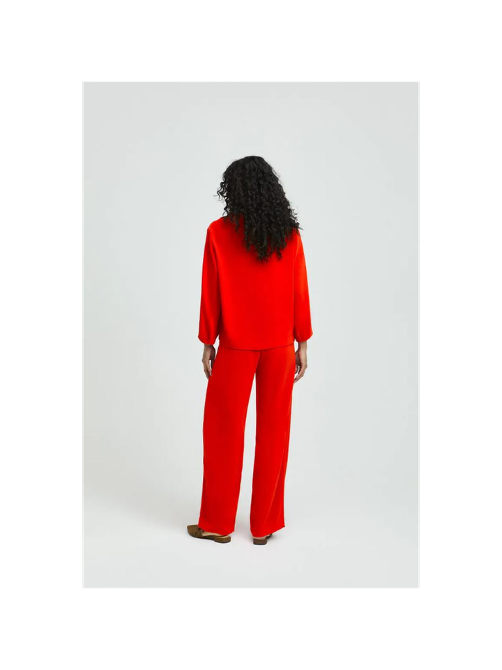 Rode blouse met asymmetrische kraag Holkje Xandres 