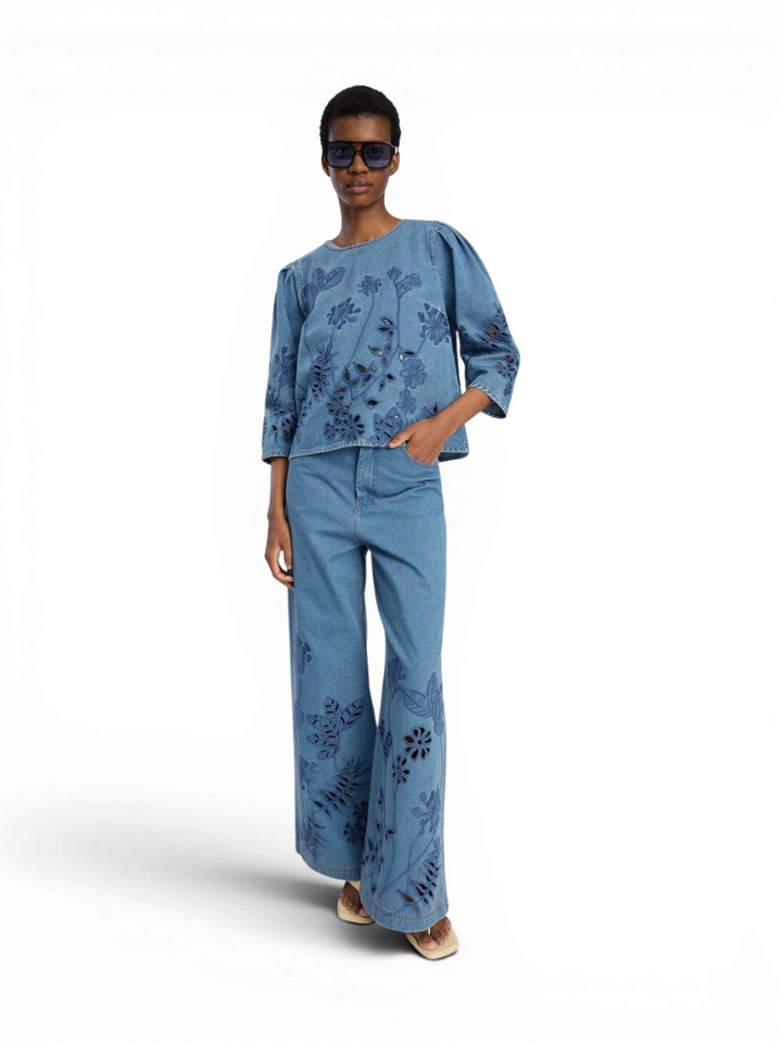 Blauwe flared jeans met broderie detail Ecube Munthe