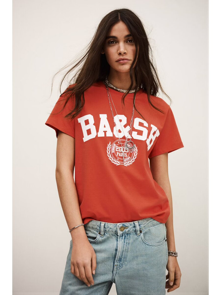 Rode t-shirt met print Ioni BA&SH 