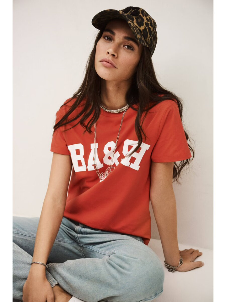 Rode t-shirt met print Ioni BA&SH 