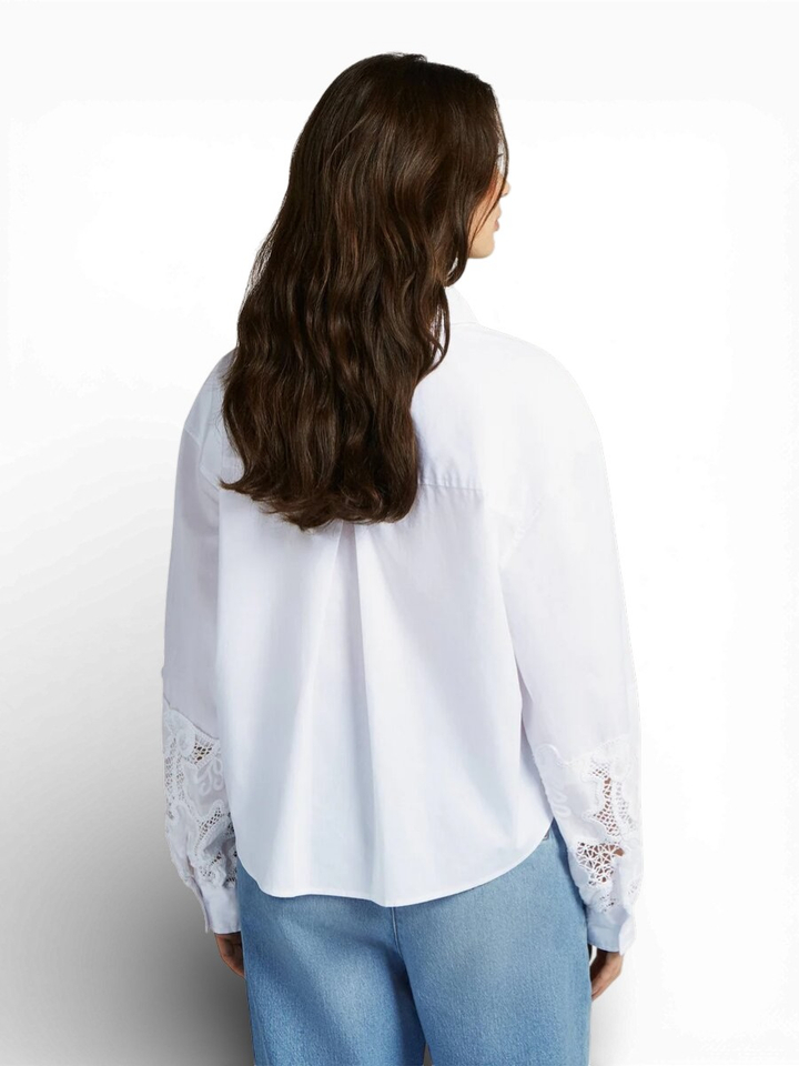 Witte bloes met kanten detail Amal Beaumont