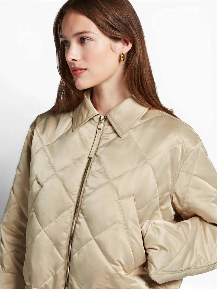 Beige glanzende jas Carly Beaumont