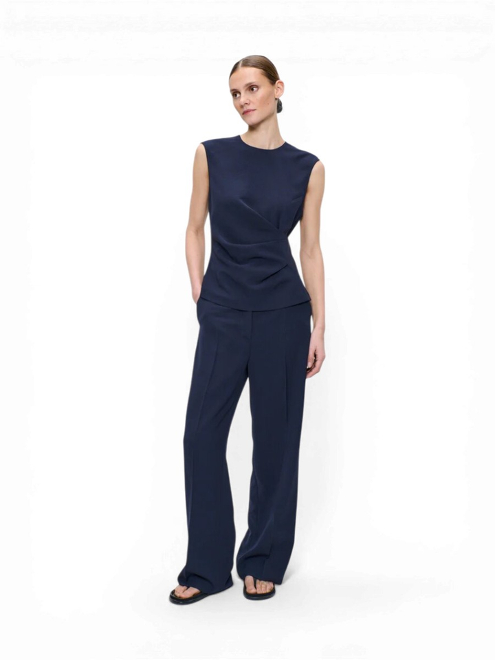 Donkerblauwe top met plooidetail Zenggi