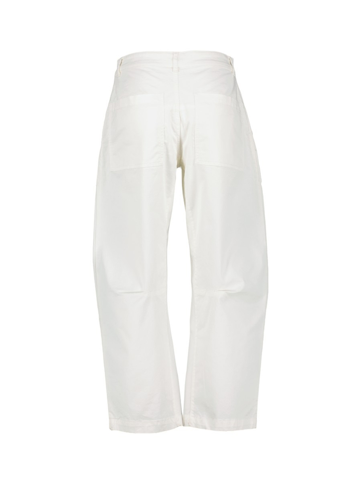 Witte geklede Kiara Bellerose