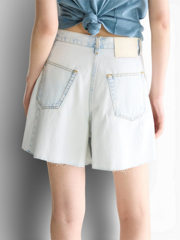 Lichtblauwe wijde jeansshort met bandplooi Bellerose 