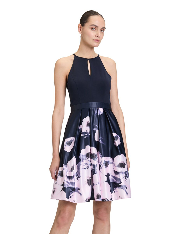 Zwarte jurk met roze bloemenprint Vera Mont