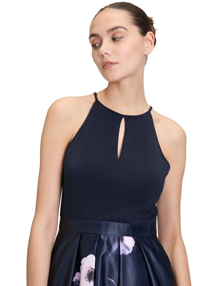 Zwarte jurk met roze bloemenprint Vera Mont