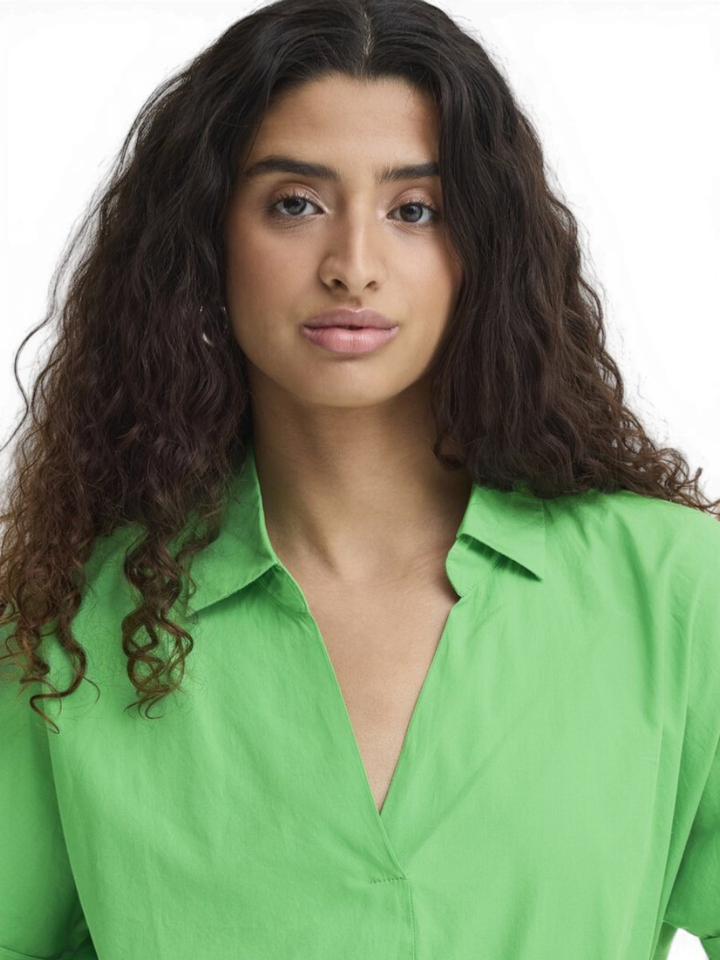 Groene blouse met korte mouwen en V-Hals Ichi